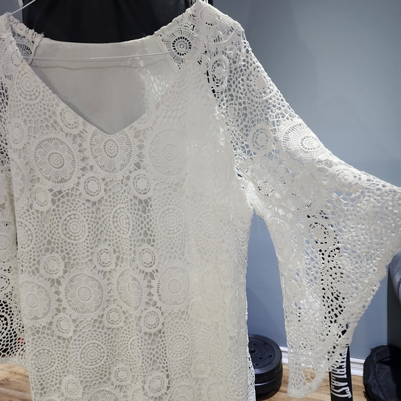 Elegant White Lace Dress - Picture 2 of 4